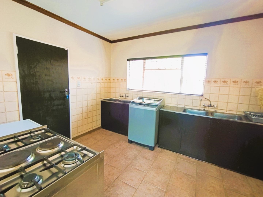 5 Bedroom Property for Sale in Langenhovenpark Free State